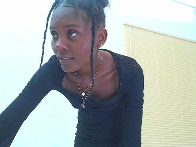 Live sex webcam photo for ValentinaGil #277427264