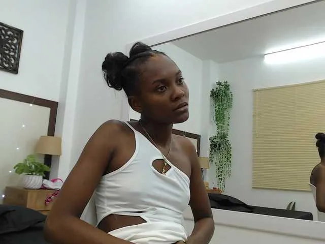 Live sex webcam photo for ValentinaGil #277441157