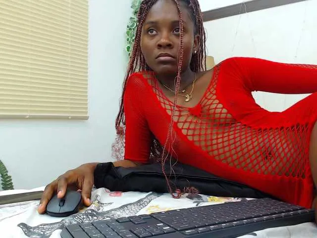 Live sex webcam photo for ValentinaGil #277467419