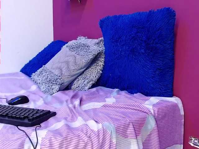 Live sex webcam photo for ValentinaaMil #273009361