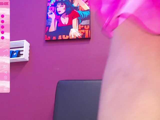 Live sex webcam photo for ValentinaaMil #273915737