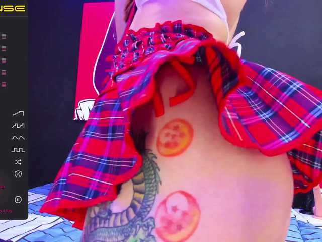 Live sex webcam photo for ValentinaaMil #275153771