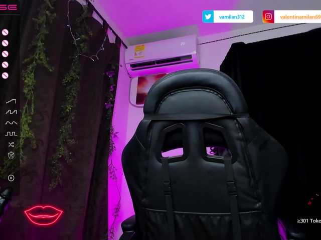 Live sex webcam photo for ValentinaaMil #275659254