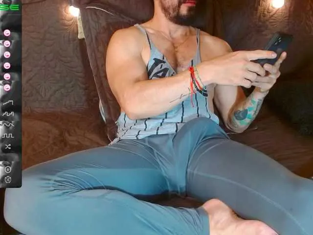 Live sex webcam photo for Valentinoblow #275699837