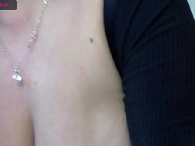 Live sex webcam photo for ValeriWow #272374648