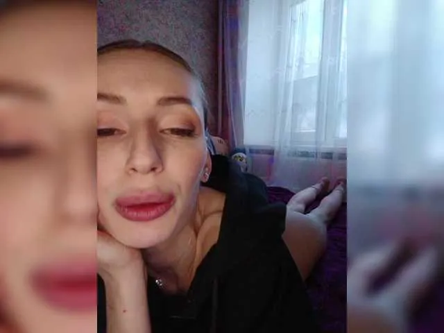 Live sex webcam photo for ValeriaBrown #290505322