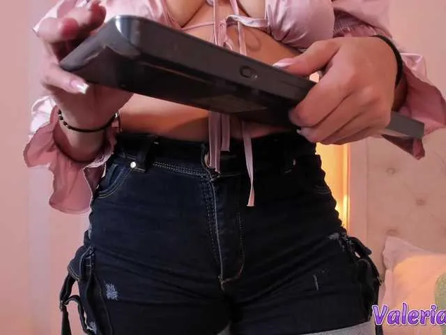 Live sex webcam photo for Valeriaa09 #290437323