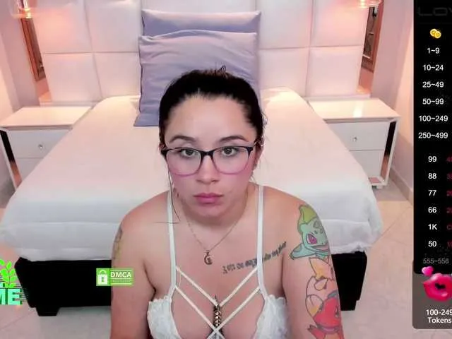 Live sex webcam photo for Valerie-Saenz #273330079