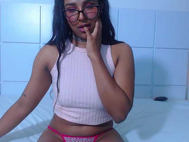 Live sex webcam photo for ValeryJaramillo #277505433