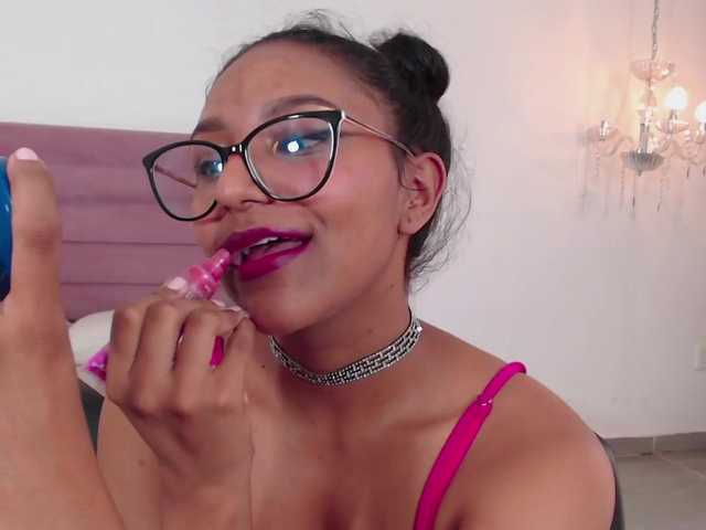 Live sex webcam photo for ValeryJaramillo #278005905