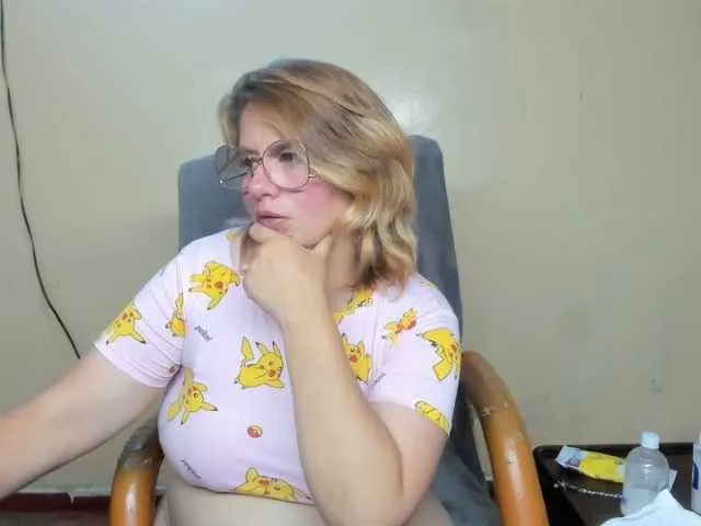 Live sex webcam photo for ValkiriaO #275643948