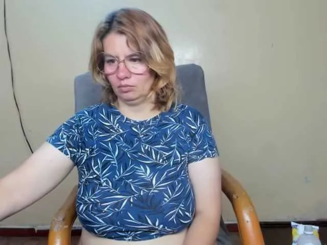 Live sex webcam photo for ValkiriaO #275647272