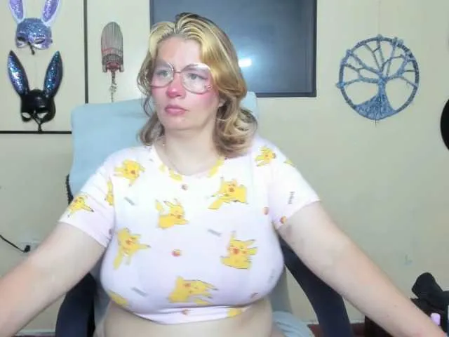 Live sex webcam photo for ValkiriaO #276091635