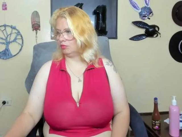 Live sex webcam photo for ValkiriaO #276353879