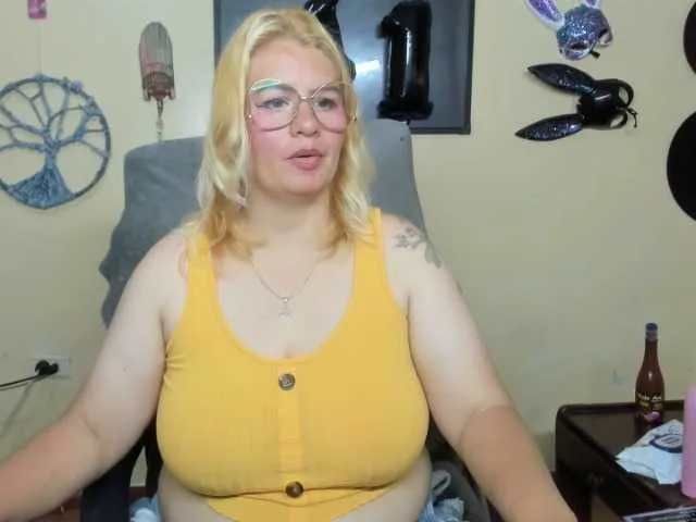 Live sex webcam photo for ValkiriaO #276370586