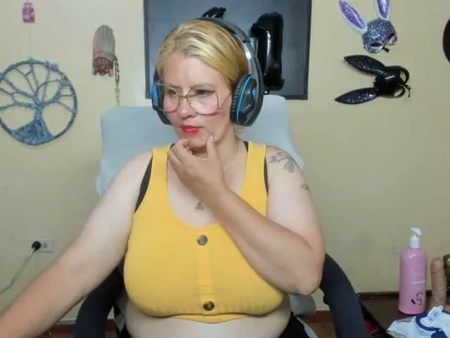 Live sex webcam photo for ValkiriaO #276405061