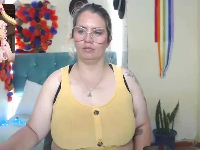 Live sex webcam photo for ValkiriaO #277042912