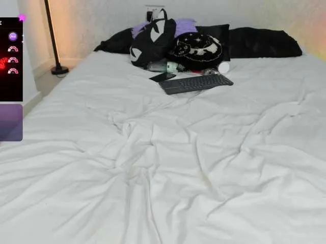 Live sex webcam photo for Vampire-girl #290148672