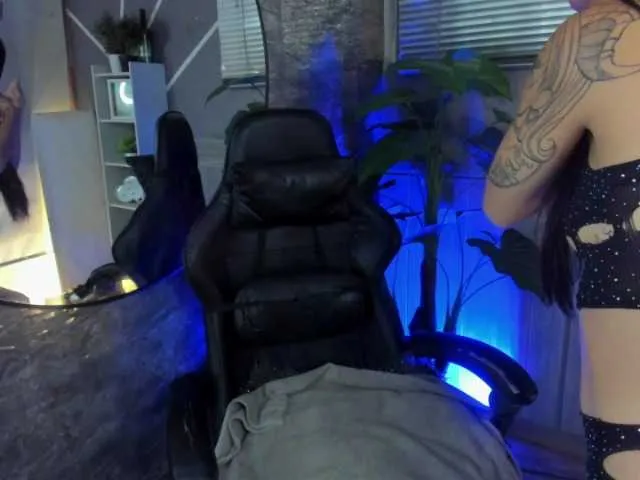 Live sex webcam photo for Vanee-Cruzz #290442742