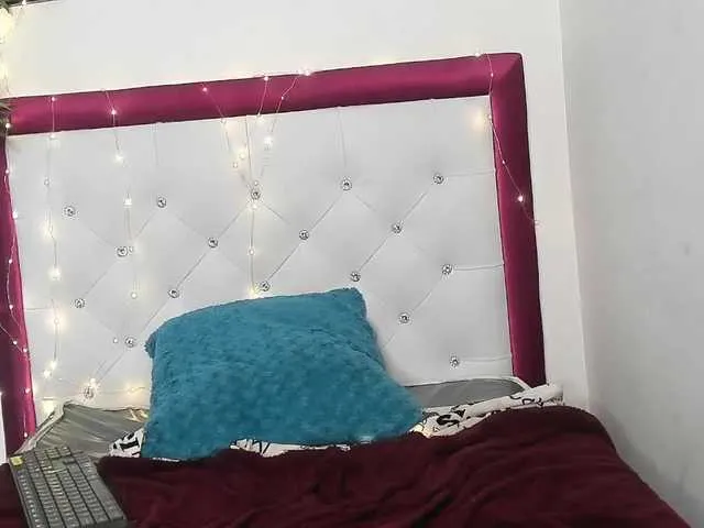 Live sex webcam photo for VanessaMoran #271777660