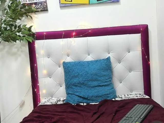 Live sex webcam photo for VanessaMoran #271898963