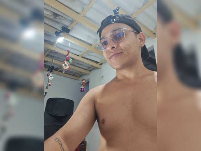 Live sex webcam photo for Vasco9 #276947720