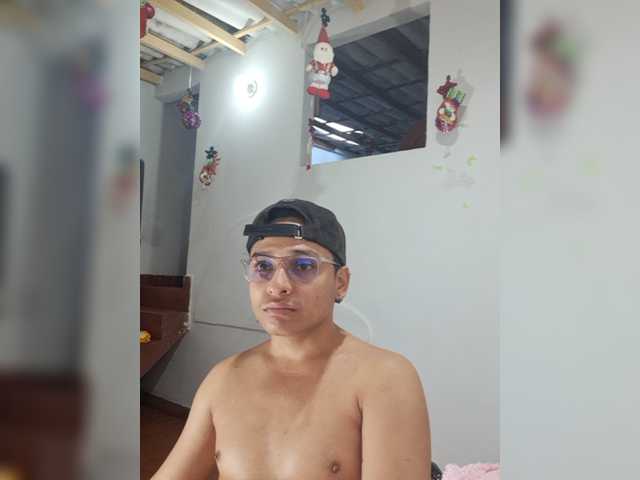 Live sex webcam photo for Vasco9 #276997294