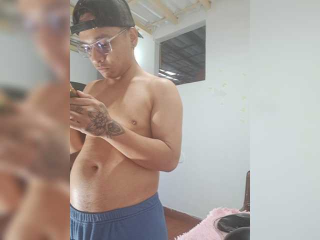 Live sex webcam photo for Vasco9 #277046679