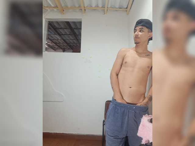 Live sex webcam photo for Vasco9 #277077409