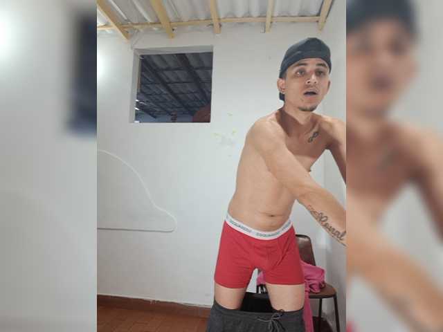 Live sex webcam photo for Vasco9 #277091479