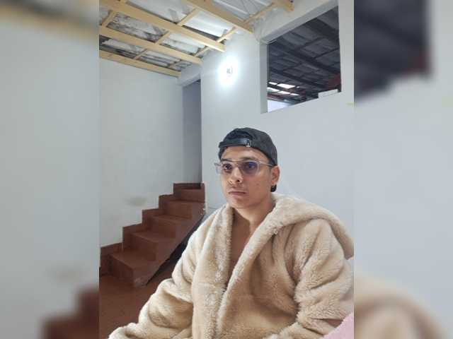 Live sex webcam photo for Vasco9 #277105179