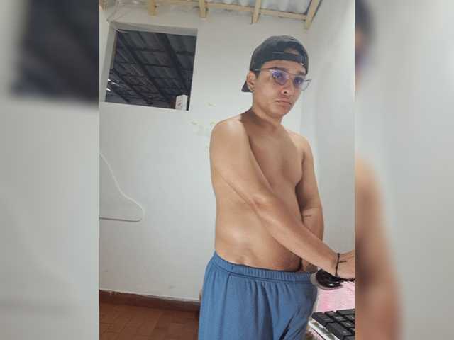 Live sex webcam photo for Vasco9 #277146018