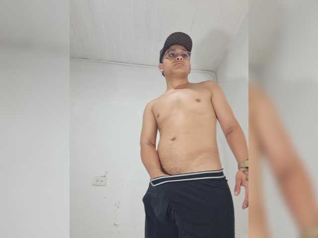 Live sex webcam photo for Vasco9 #277486738