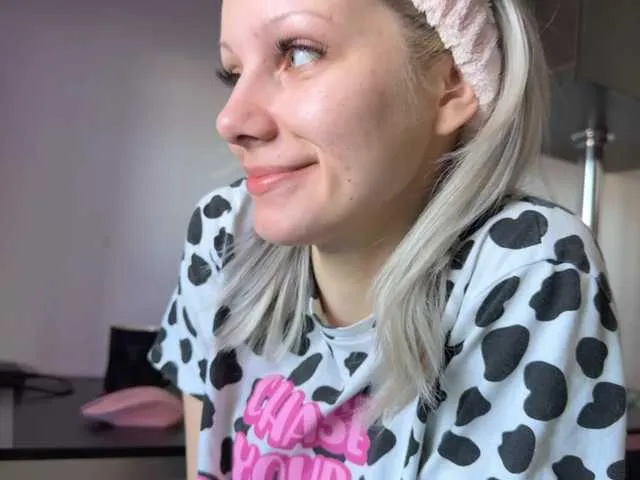 Live sex webcam photo for VasyaSylvia1 #290742843