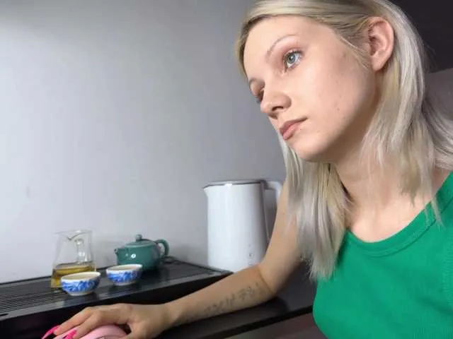 Live sex webcam photo for VasyaSylvia1 #290876546