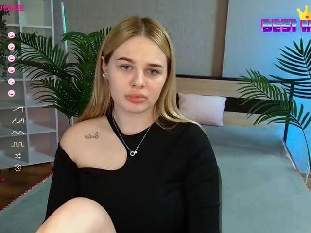 Live sex webcam photo for Velvettii #277456774