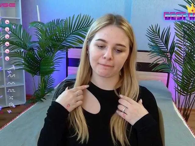 Live sex webcam photo for Velvettii #277476541