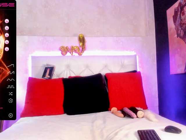 Live sex webcam photo for Venus-Willis #275581440