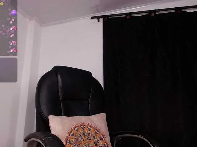 Live sex webcam photo for VeroSweet18 #290922575