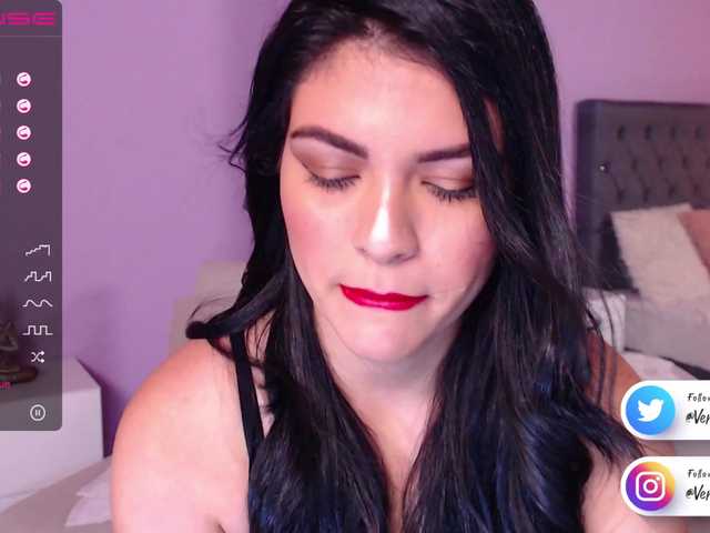 Live sex webcam photo for VeronicaLanz #272477203