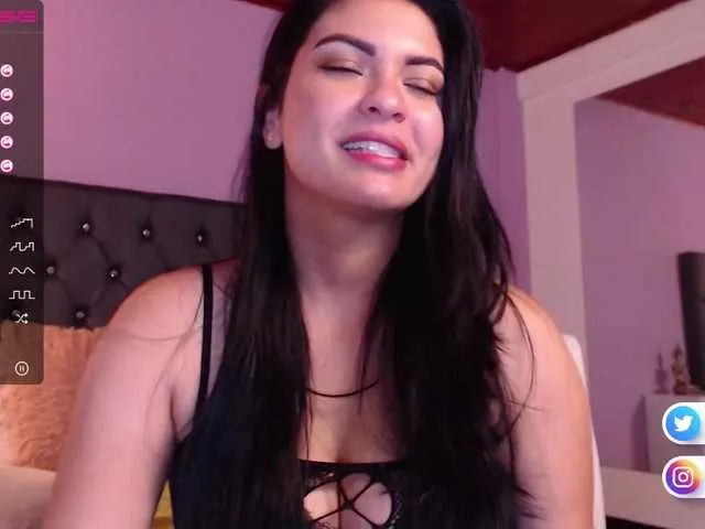 Live sex webcam photo for VeronicaLanz #272685417