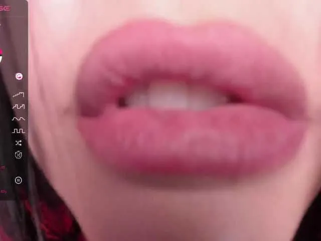 Live sex webcam photo for VeronicaLanz #276599131