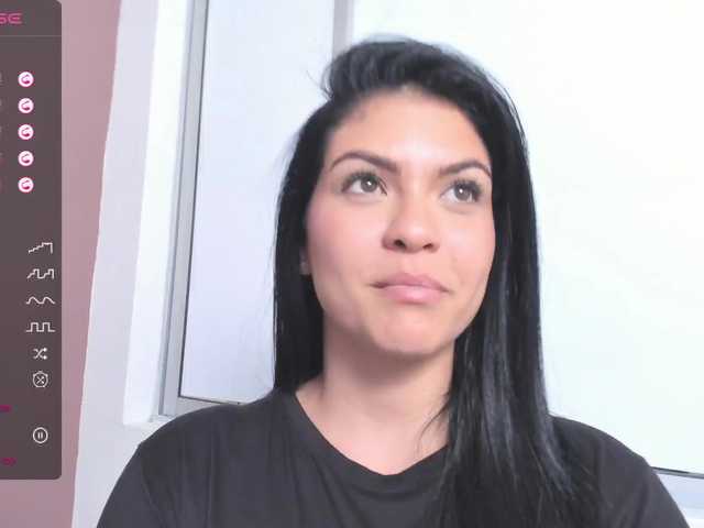 Live sex webcam photo for VeronicaLanz #277079508