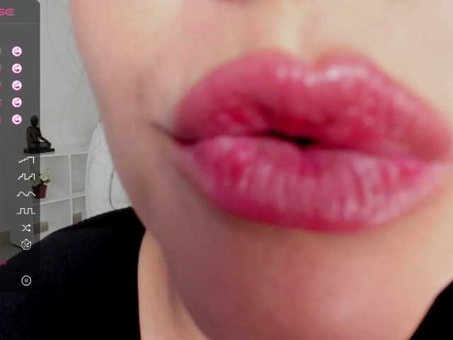 Live sex webcam photo for VeronicaLanz #277402146