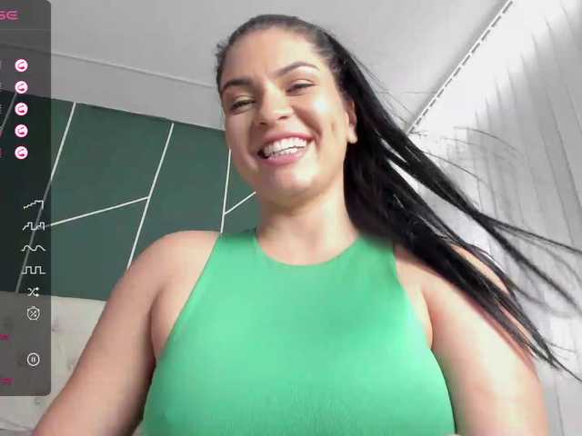 Live sex webcam photo for VeronicaLanz #277485439