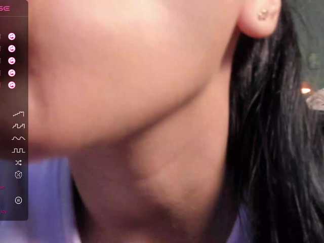 Live sex webcam photo for VeronicaLanz #277977395