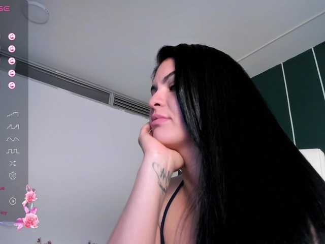 Live sex webcam photo for VeronicaLanz #278148424