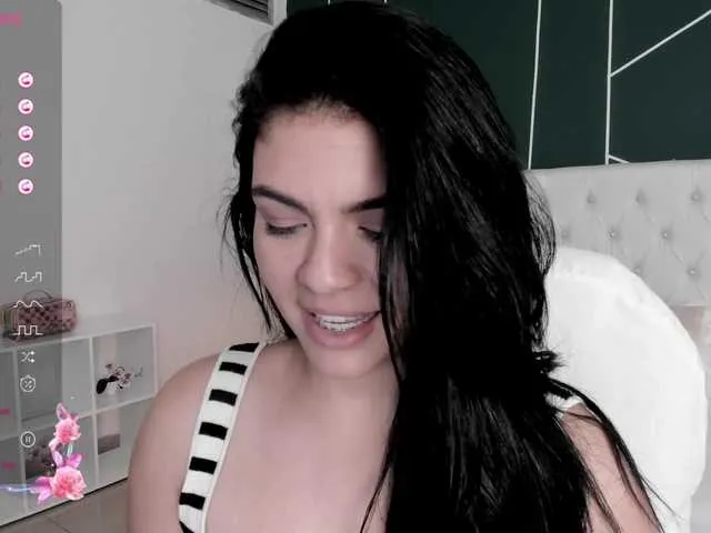 Live sex webcam photo for VeronicaLanz #281834765