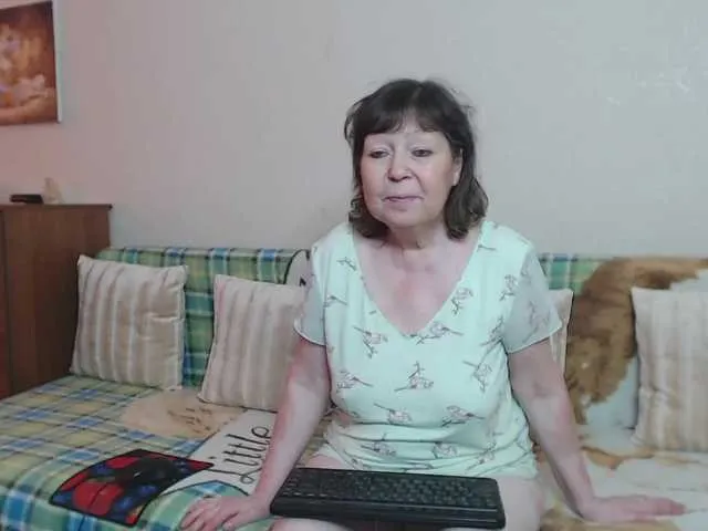 Live sex webcam photo for VerySweetVal #273672976