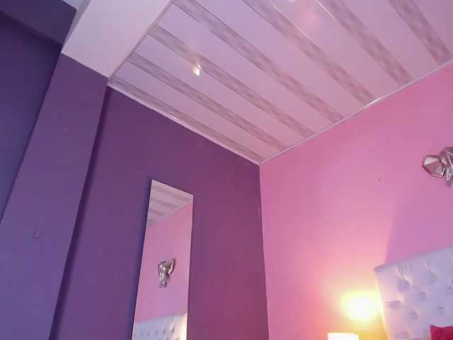 Live sex webcam photo for Viannca #274975688